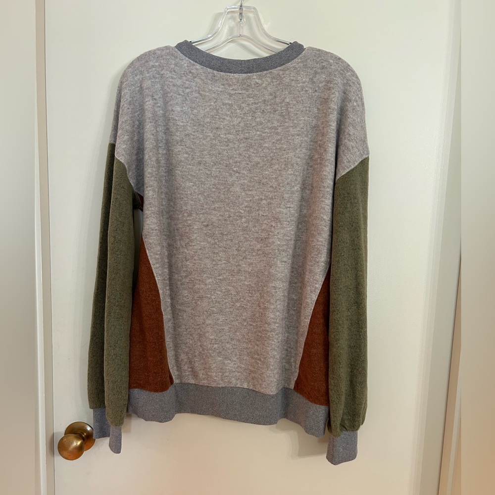 Hem & Thread Color Block Sweater - Picture 3 of 8